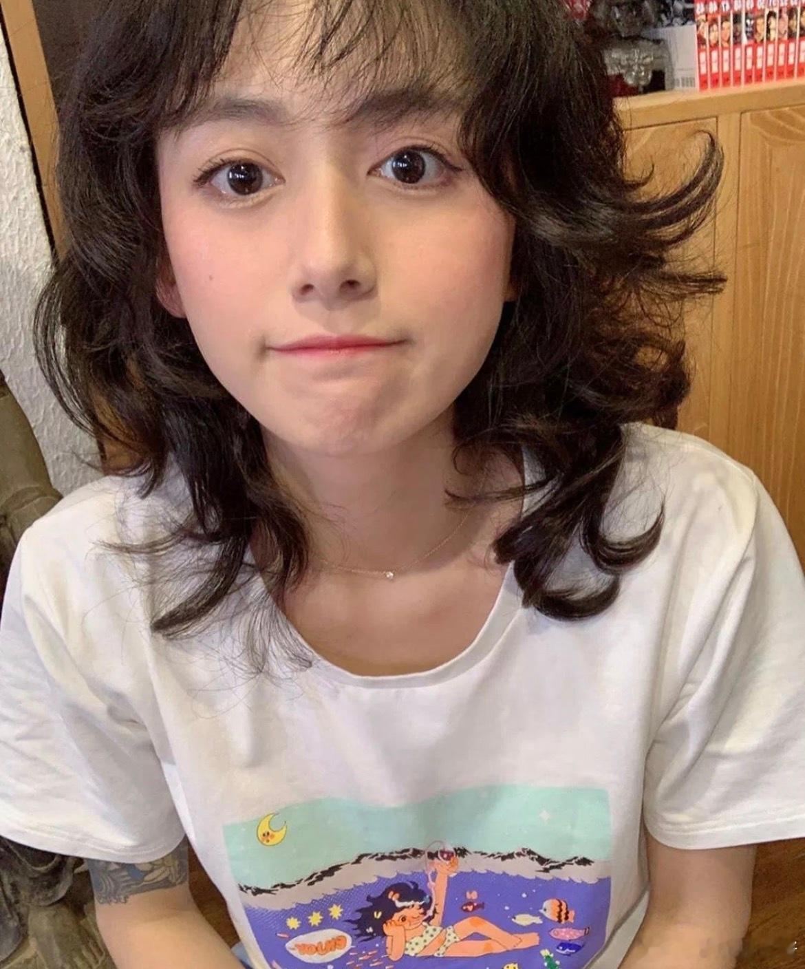 黑尾酱疑似再婚李诞的感情让人琢磨不透，结婚很利落，结果说离也离很果断，也挺庆幸黑