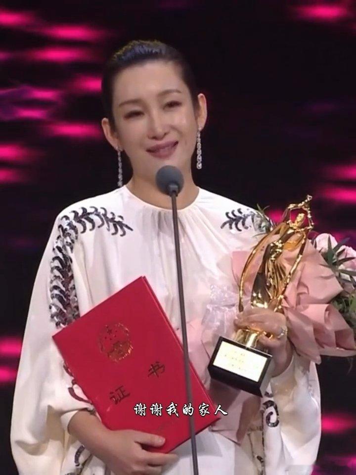秦海璐边走边想的获奖感言秦海璐临场想的获奖感言秦海璐昨天飞天奖说2020年自己
