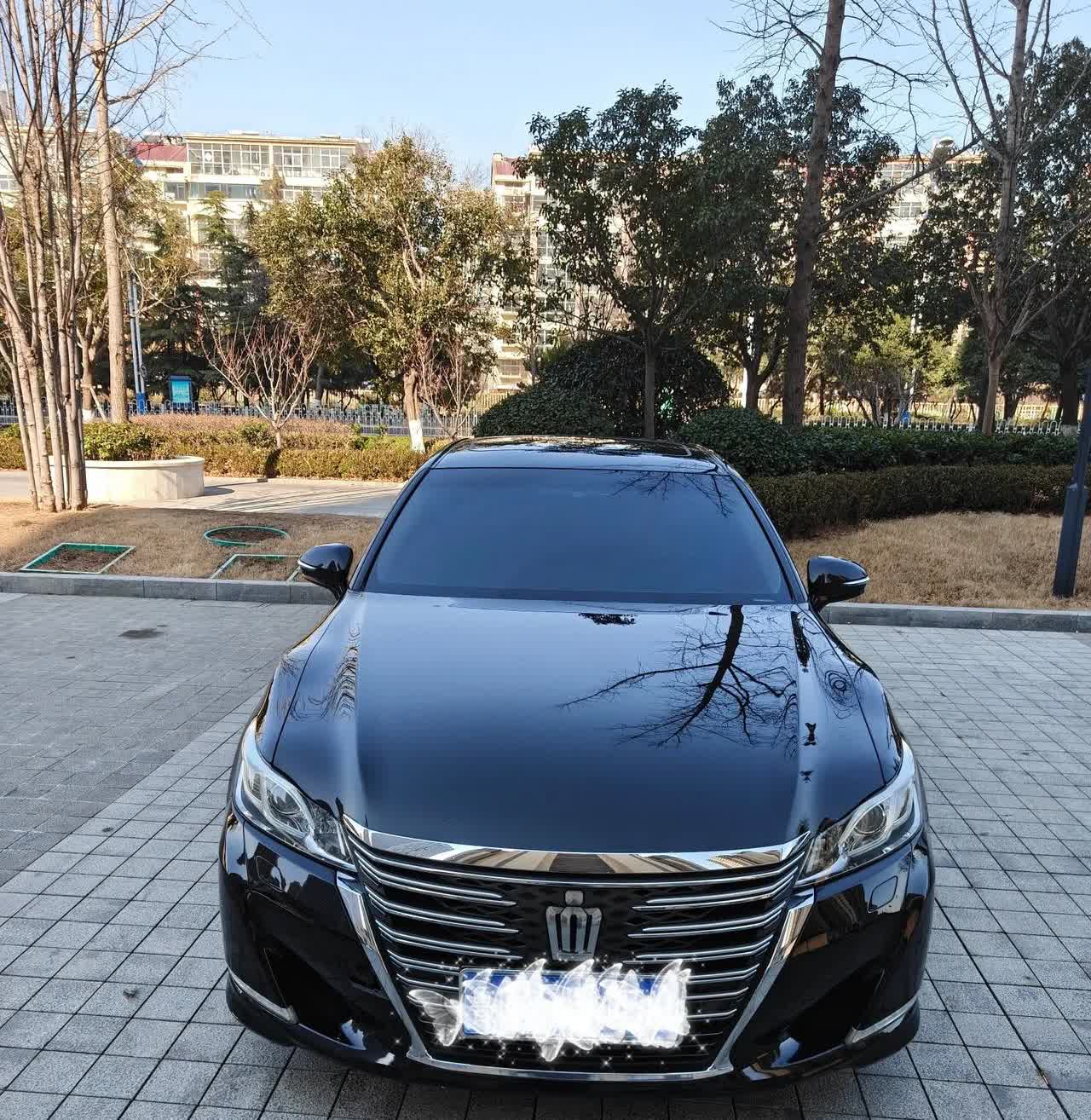 陪伴了我八年的皇冠，里程已经达到20万公里了。虽说距离“退休”还早得很，可每次全