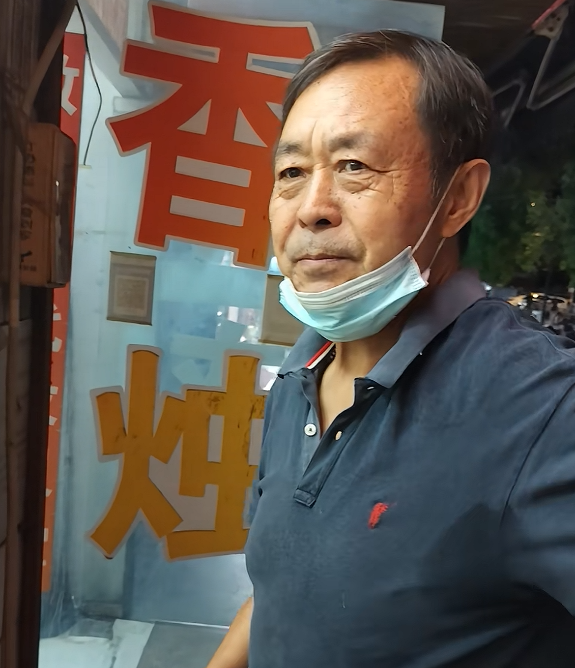 曝74岁马保国定居上海！骑自行车去市场买菜，头发仍显乌黑，热情打招呼，丝毫没有明