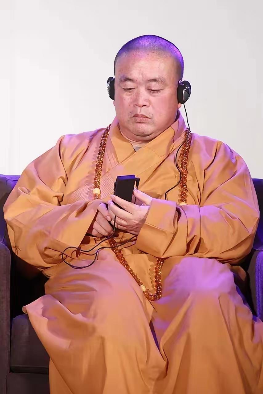 人生就是这么讽刺:释永信穿了半辈子袈裟，住了半辈子寺院。可他内心里应该没做过一