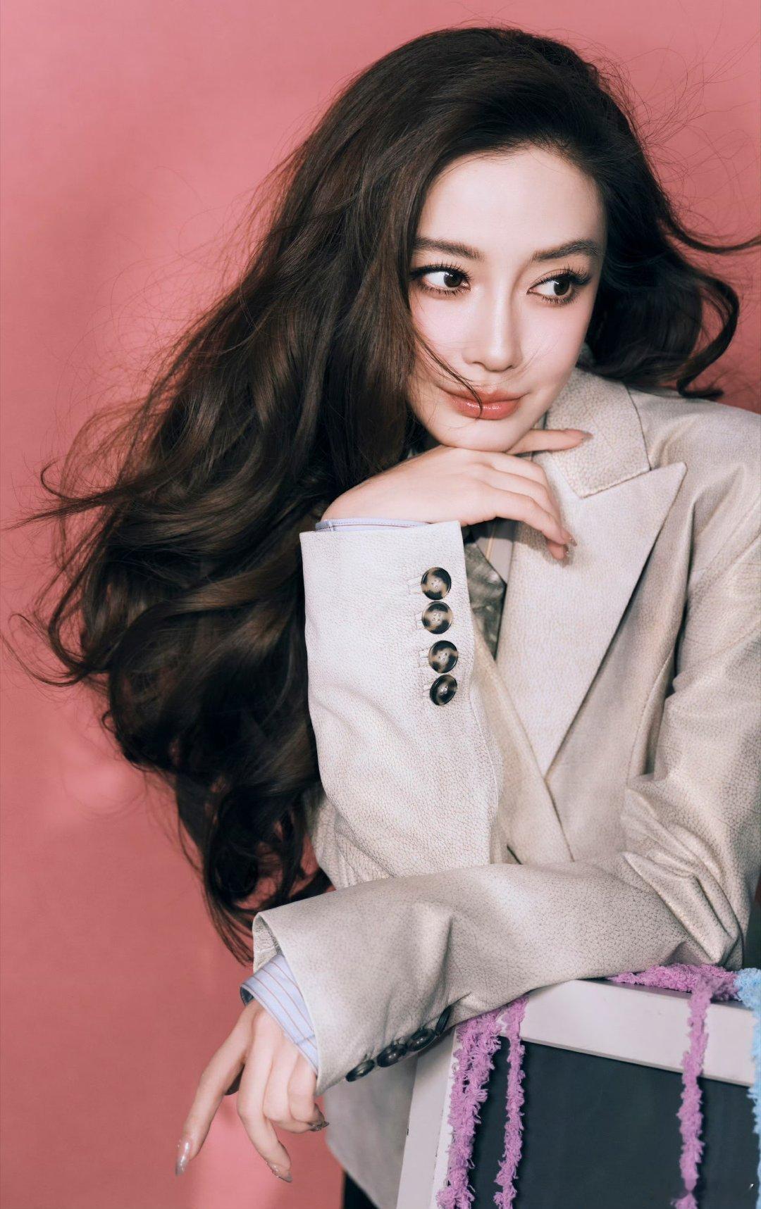 angelababy🌸angelababy三阳启蛰六迎粲然“宇宙与你相撞，