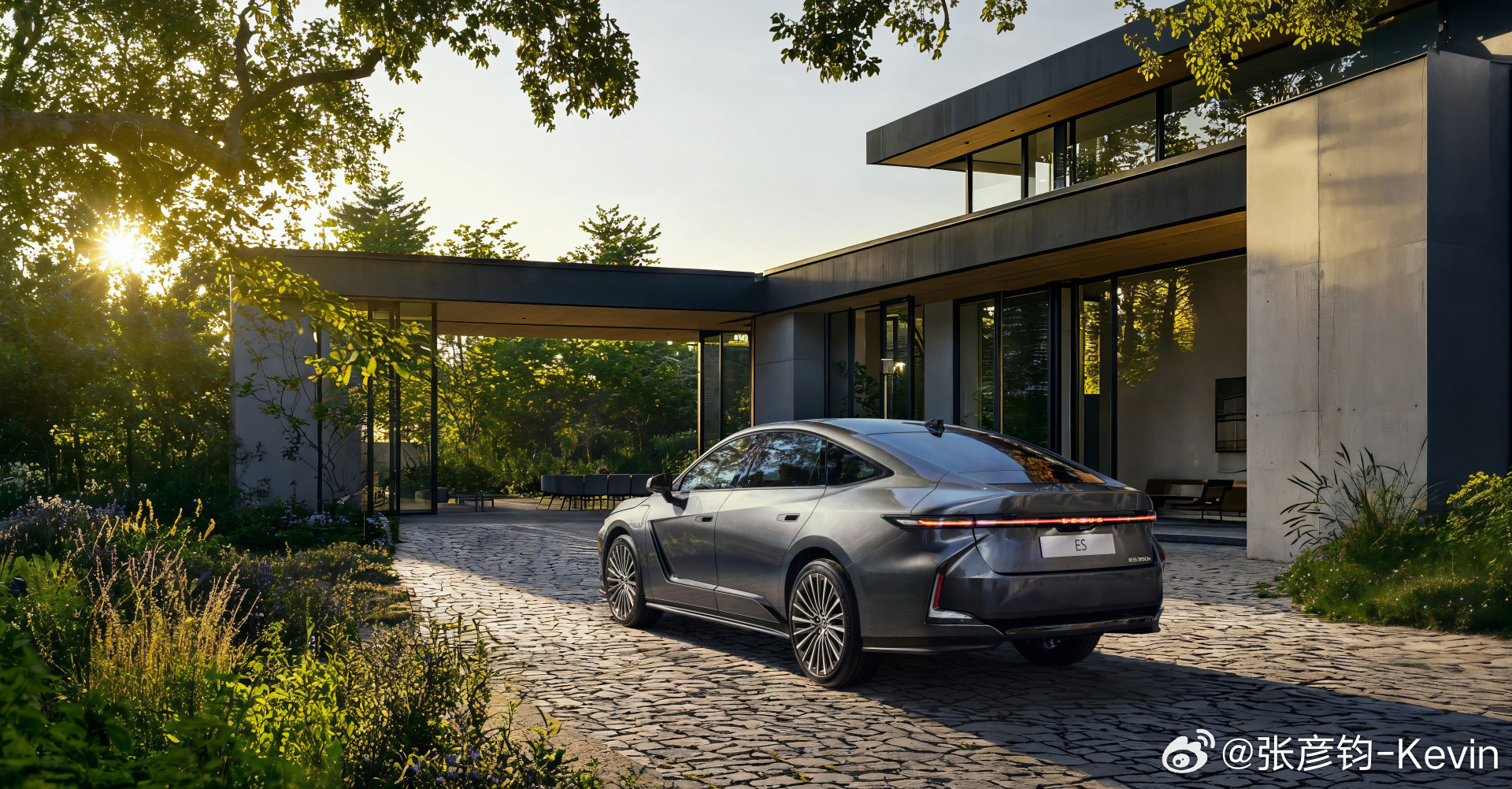 新一代雷克萨斯ES发布以来，外观一直饱受争议，我发现大家难接受的点，是雷克萨斯设