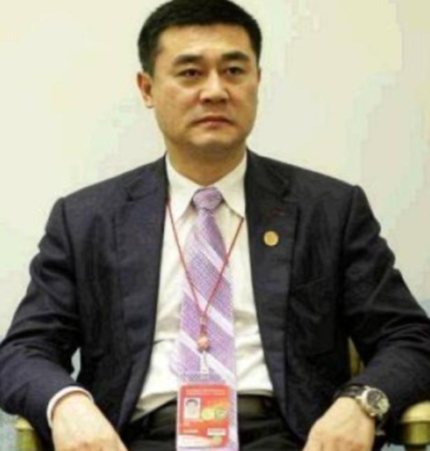 广东深圳的“黑老大”张伟，在狱中做梦都想不到，他曾经时刻佩戴的百达翡丽全球限量版