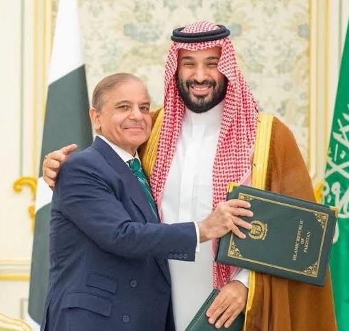 沙特的钱、中国的剑、巴基斯坦的胆，三样东西拼在一起，拼出了一个谁都没料到的中东话