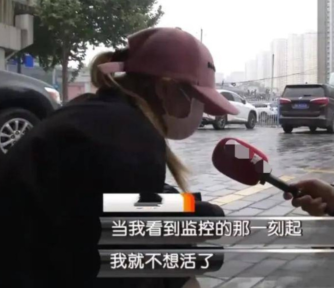 西安一女子喝醉酒，男朋友把她留在了酒店房间。哪知道，男子从外面返回后，却发现女友