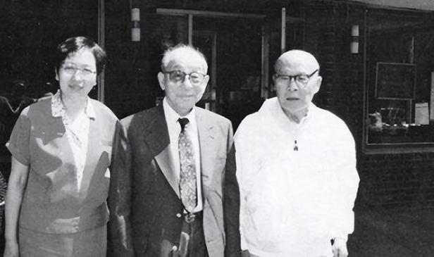 1991年，中央派吕正操看望张学良，张学良：要我回大陆，有三个条件，吕正操连忙问