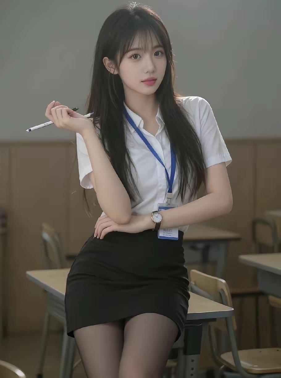 👩‍🏫课堂间隙，白衬衫配黑裙的元气学姐靠在桌边，笔杆轻转，眼神里藏着几分俏