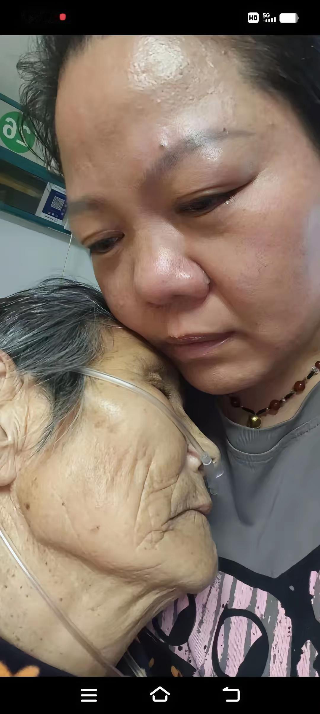 揪心的痛,外婆在我家住8年,最近身体到了油尽灯枯了,她可能也知道自己时日不多了。