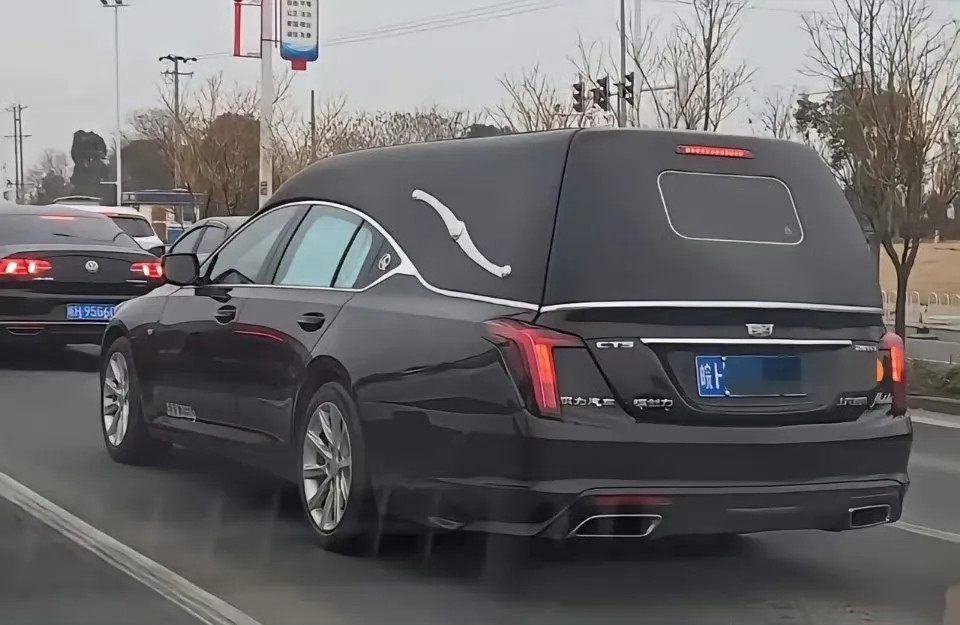 出去玩，看到一辆怪异的车型，你认识吗？