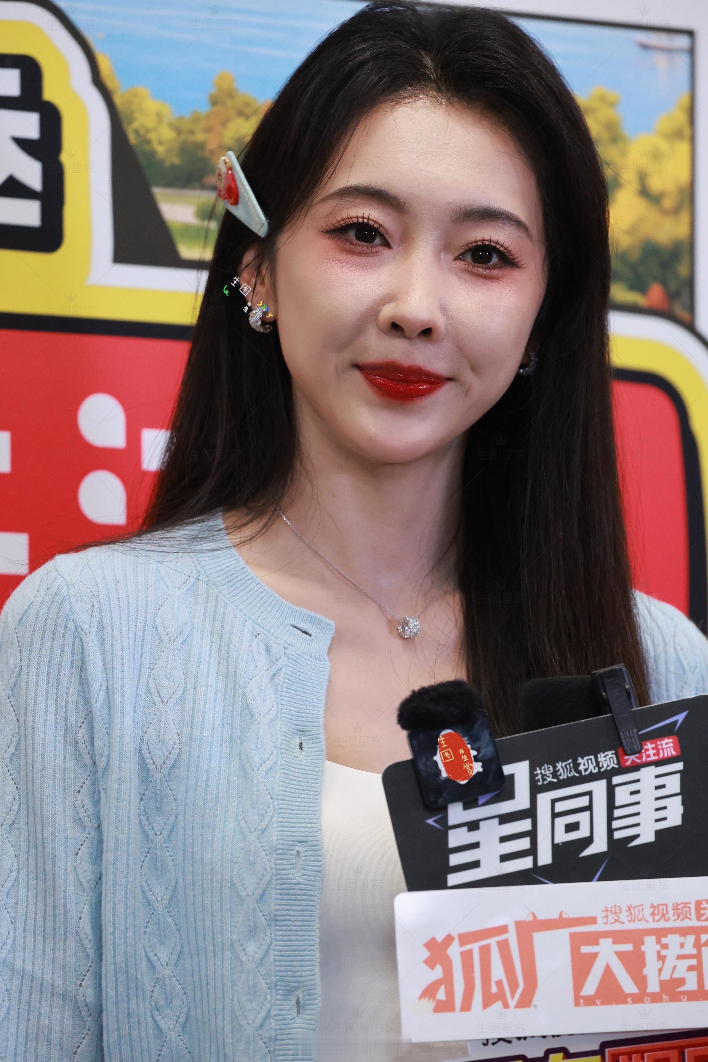 今天是黑长直师姐，蓝调简约治愈宣璐狐厂关注流大会生图直出2026秋季搜狐视频关注
