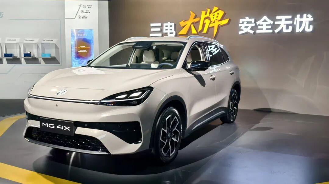 5月27日，名爵MG4X正式上市，官方指导价9.98万元起，共推出4款车型，定位