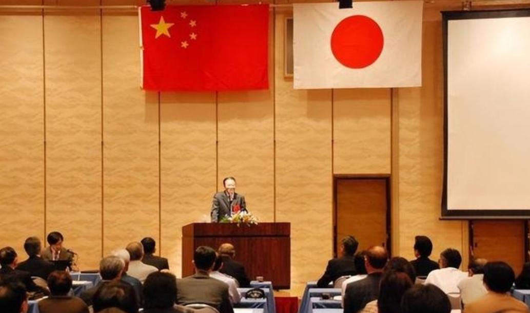 中日友好的时候，确实日本对于中国提供了巨大的帮助，管理，技术，投资，教育，方方面