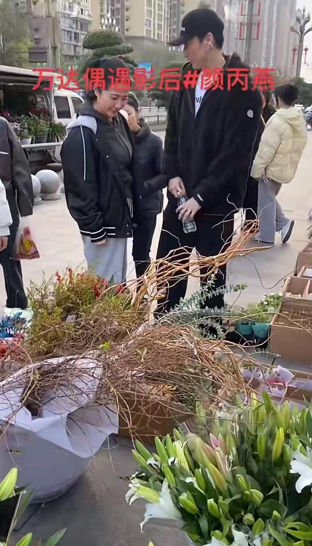 53岁影后颜丙燕的小男友原来长这样啊！小二十岁，燕姐说怕人误认为是自己儿子，所以