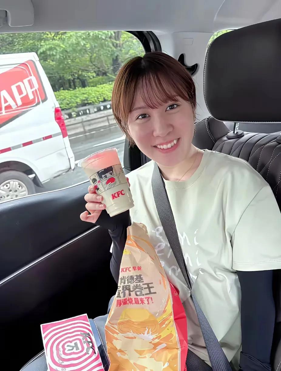 平野美宇很懂中国球迷！平野美宇出发日本，要来中国参加乒超联赛第二阶段比赛了。