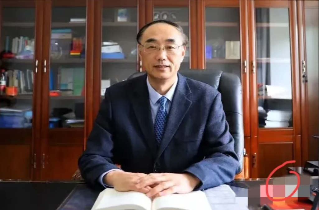 喜大普奔，硬核整顿！留学生强烈不满，不满那就走人[呲牙笑]江西理工大学新任校长