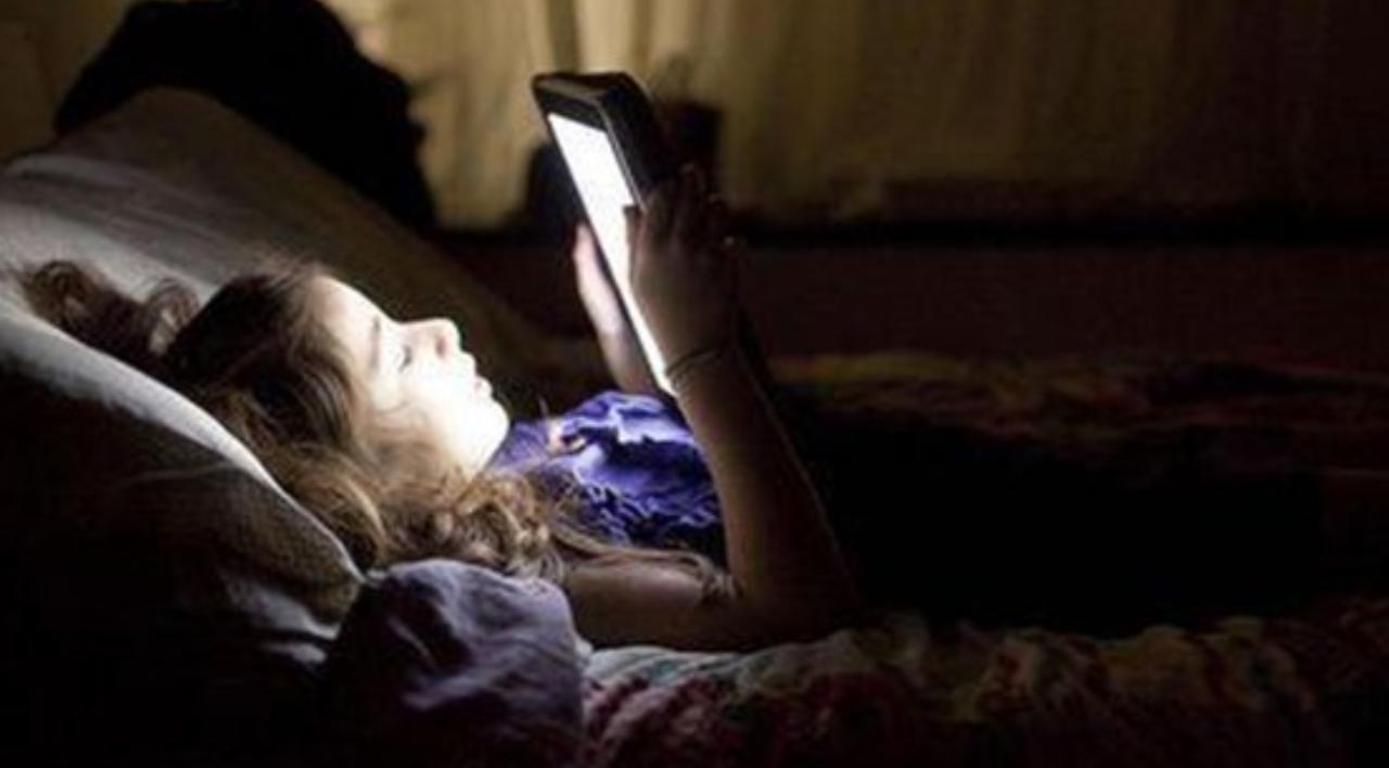 床底下藏着个恶魔：20岁男子在少女房间躲了三周，天天强奸她这两天美国曝出一个案