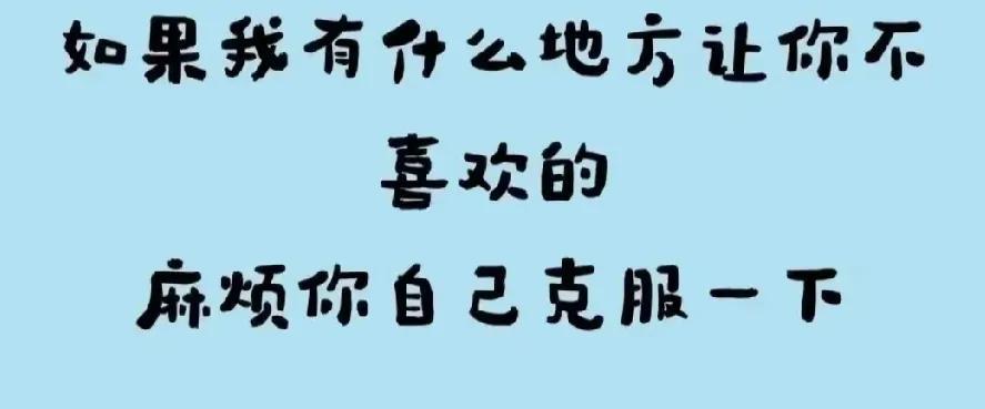 公交车上，五十多岁的男子穿着保安服，听他絮絮叨叨和他大姐打电话，大概意思是，他妈