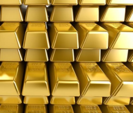 重庆，一女子在银行买了几根金条，看金价上涨，就拿了一根去银行兑换，没想到，工作人