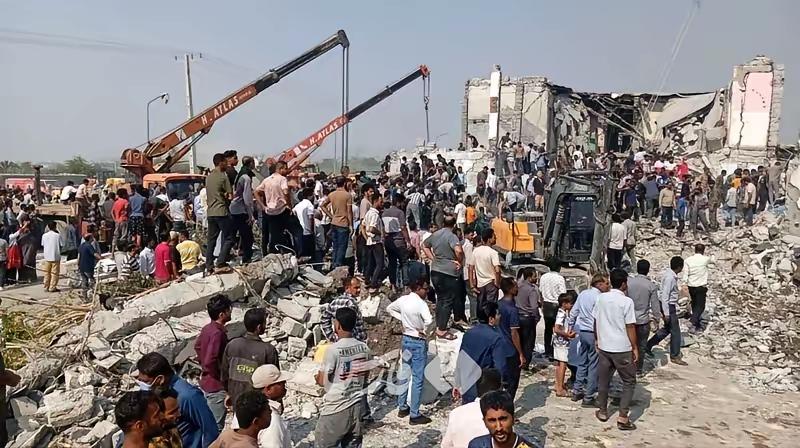 看看伊朗国内现状，以前不懂，希望黄金长，原来黄金长是别的国家妻离子散，家破