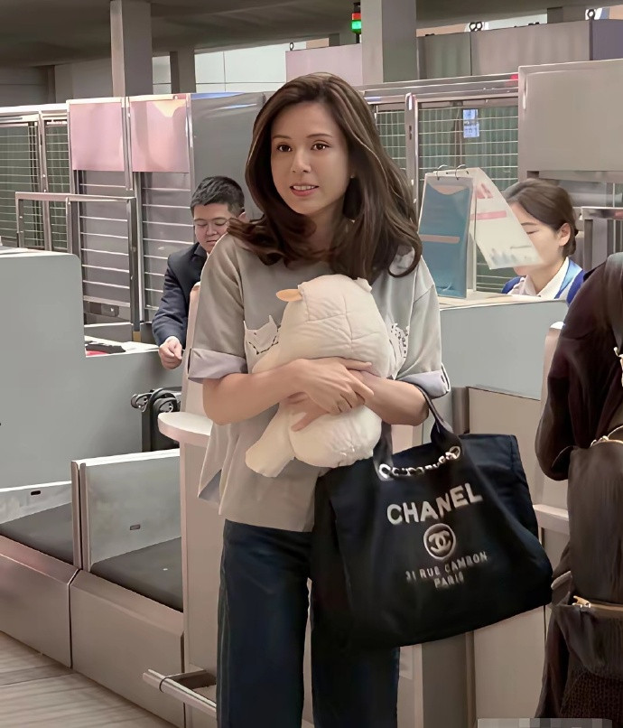 李若彤胖了以后变漂亮了，一点儿都看不出60岁了