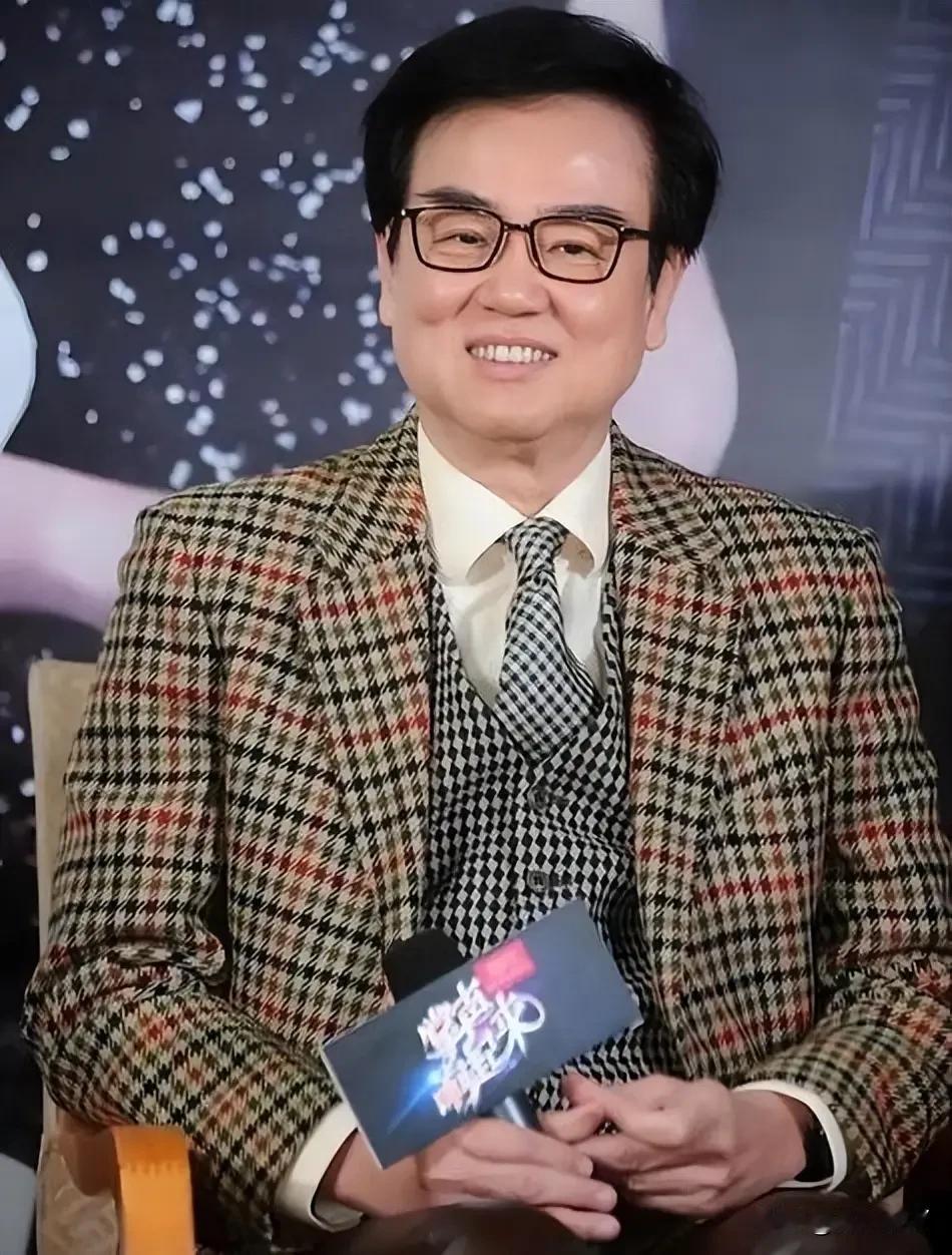 听说黄百鸣真的进去了不得不说，香港还真是严格啊！他一个亿万富豪，年纪还那么大了