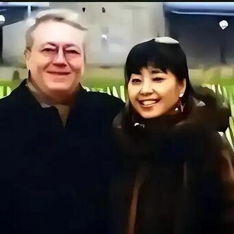 殷秀梅二婚体面嫁给法国名流菲利普，都以为是跨国神话，哪知十年后外籍老公一纸文书被