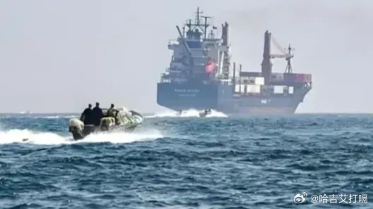 凤凰新闻【特朗普呼吁派军舰护航，英法日韩回应】据卡塔尔半岛电视台15日报道，对于