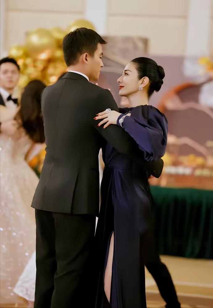 非常现实的一段话：“离了婚的女人就剩下三条路，没有来一条路好走的。第一条路复婚，