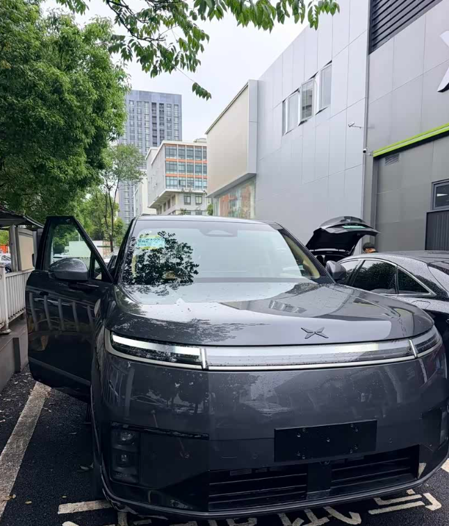 旗舰大六座能闭眼买？小鹏GX首批车主提车汇总与避坑选买攻略各位老铁，最近小鹏G