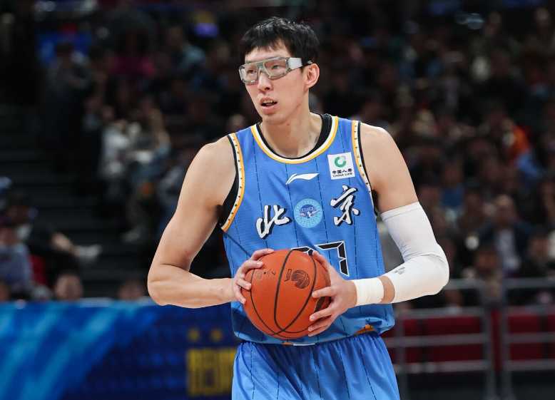 周琦斗志遭质疑：最后两场仅7分与6分下半场0分提前下场认输北京时间5月22日，