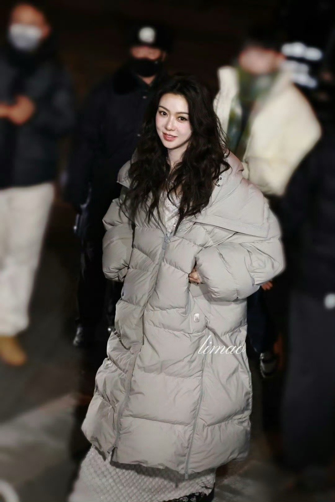 薛凯琪深夜春晚彩排明媚感薛凯琪的深夜春晚彩排的这几张照片真的是绝了啊！这个明媚感