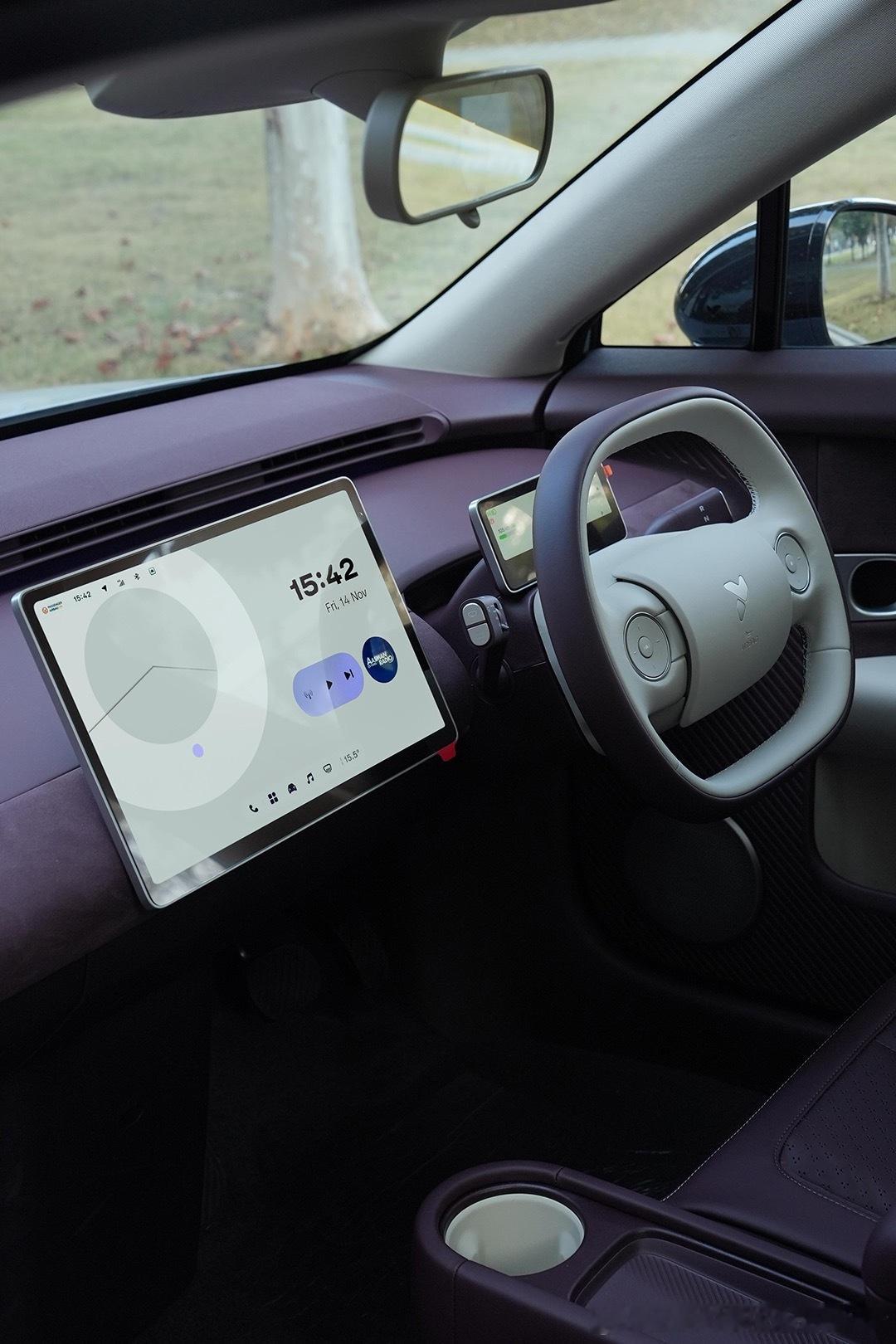 右舵版萤火虫来了！出海第一站是新加坡！当然在不久后的将来，萤火虫也会去到，香港，