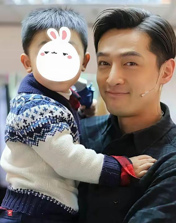 胡歌还真是闷声干大事的人啊，居然又生了个二胎，生大女儿的时候，有人说是在口罩期间