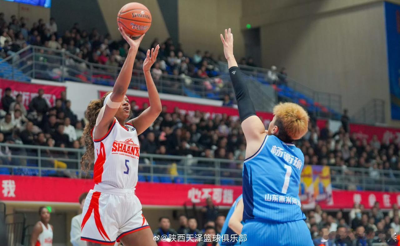 今晚山东女篮要想赢北京女篮首先是自己减少失误，其次防守要到位，尤其是针对郑茗