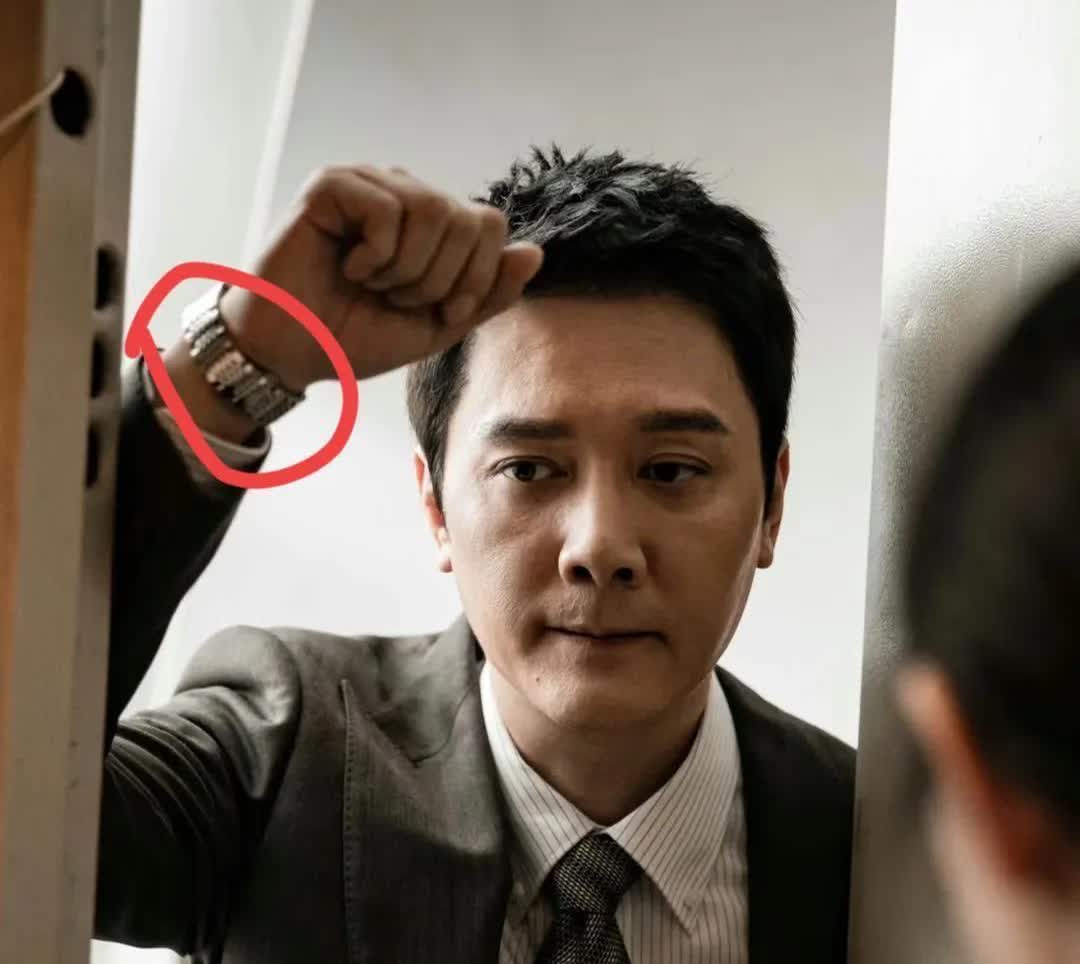 冯绍峰这事儿真是越看越有意思了。当年他和赵丽颖离婚的时候我就觉得不对劲，现在才反