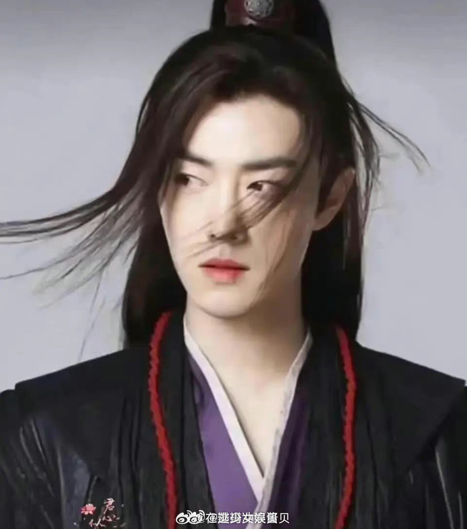 《陈情令》中，魏无羡本来还有另一款定妆造型，高马尾、斜刘海，感觉比较符合原著魔道