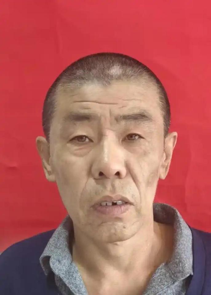 李宝东，男，汉族，1971年1月生，辽宁省锦州北镇市青堆子镇王家村居民。2