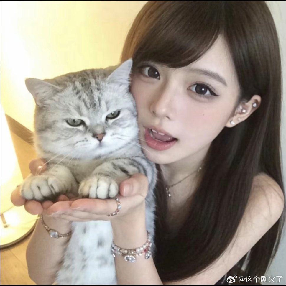 分享一些存的各种风格头像！