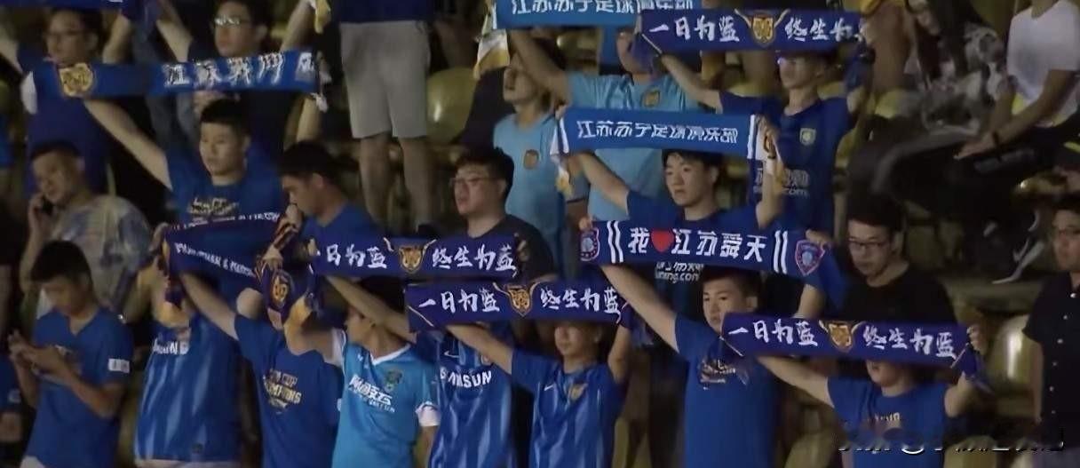 很多球迷都有个疑问，为什么常晋的这批球员，在苏超赛场打得出彩，一到中冠对阵武汉联