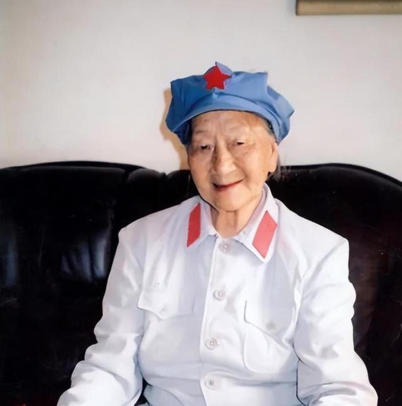 1982年北京，69岁的王泉媛见到了阔别47年的王首道，一句憋了半生的质