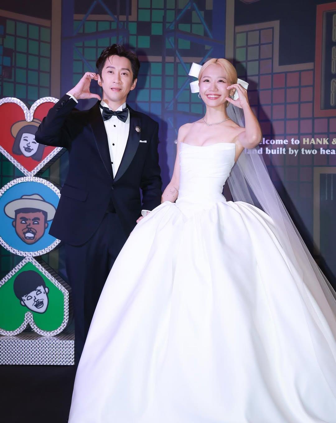 别再只盯着Lulu婚礼的旋转木马了，那块给许光汉的桌牌，才是顶级情商的“屠杀”。