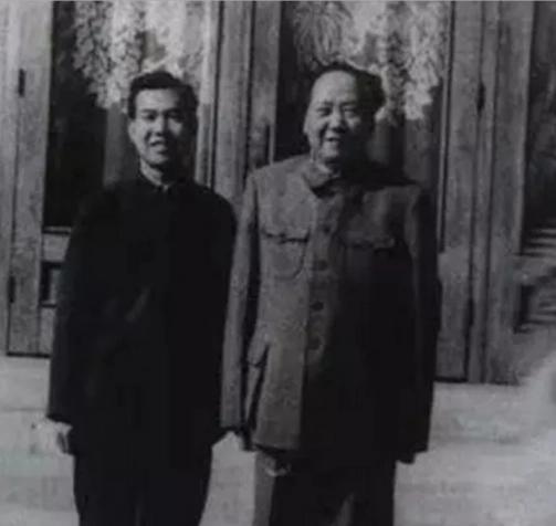 高智接到调令那天，中南海的天是灰的，他把文件一件件收拾完，准备离开这干了十年的办