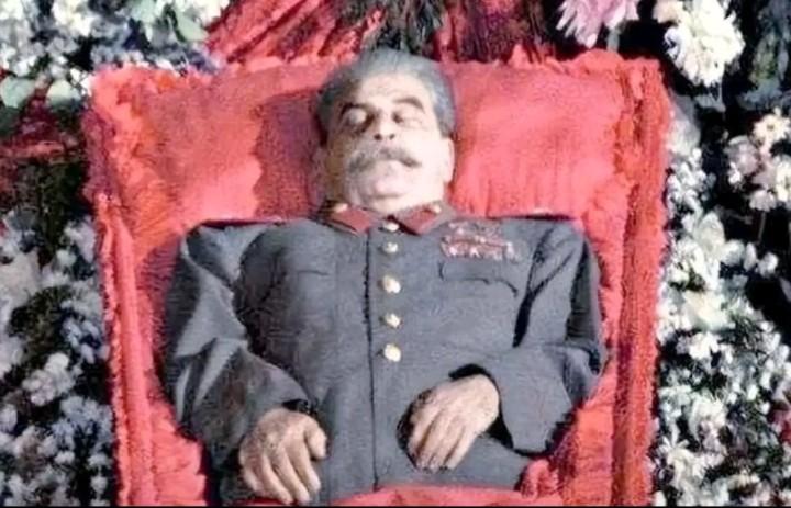 一夜褪去所有荣光！斯大林遗体迁出列宁墓全过程1953年斯大林去世时，风光大