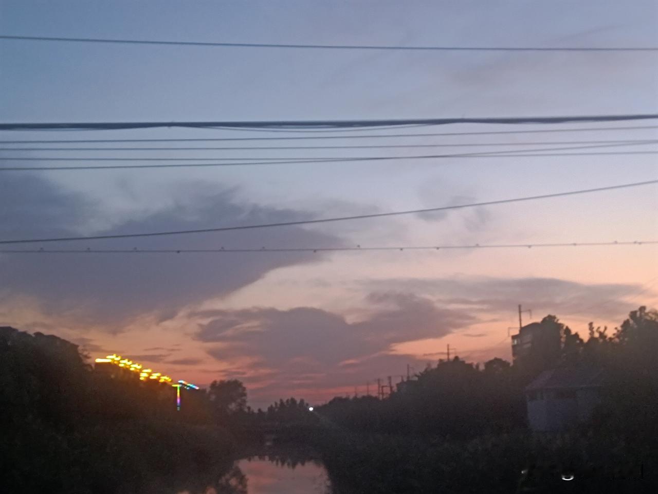 隔壁楼的老爷子，今年虚岁九十五，常年住在养老院里。春节那阵子，大儿子特地把他接回