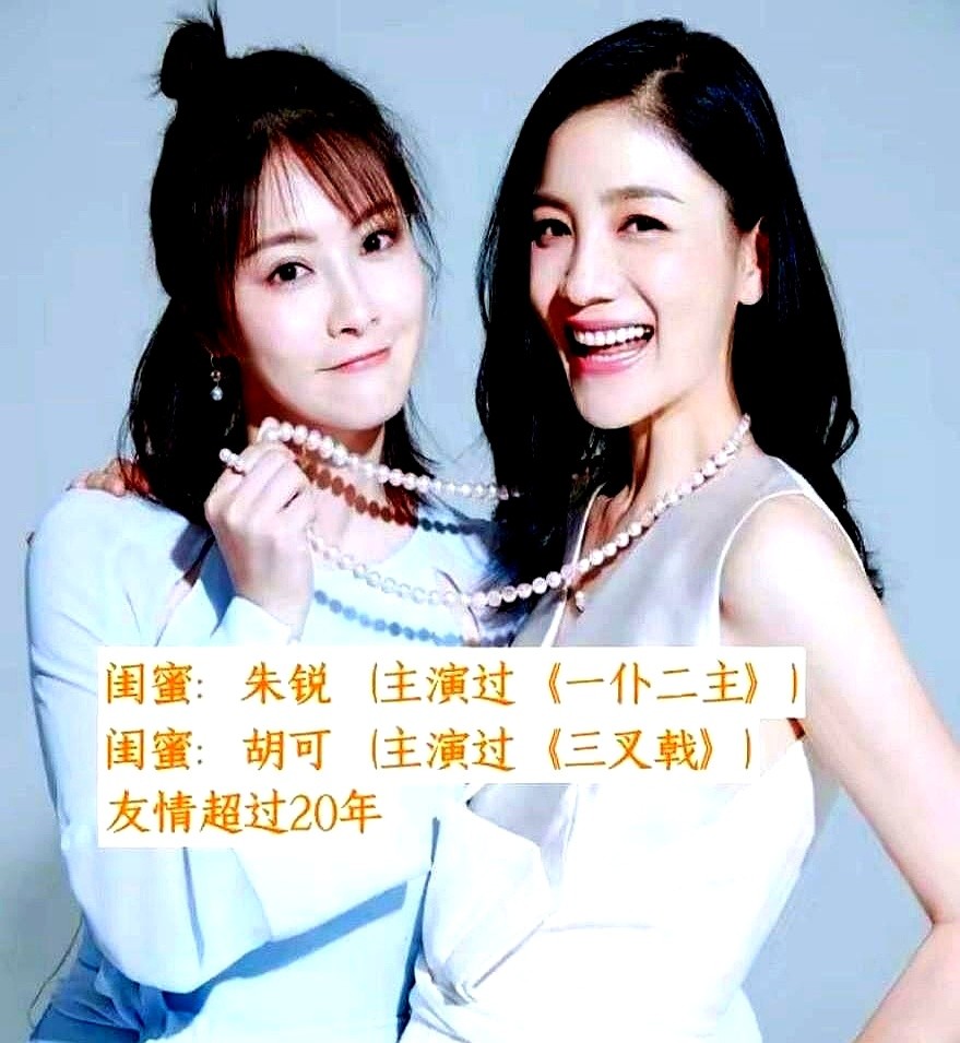 “少插嘴，多听别人说话。”机场安检口，马思纯把礼物往周冬雨手里一塞，直接甩出这句大实话。周冬雨点点头