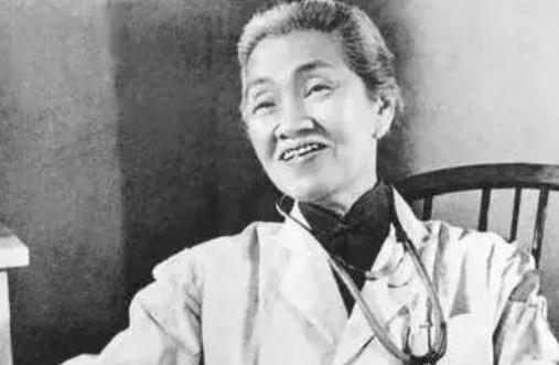 当年，林巧稚忙着坐诊，婉拒开国大典，还让市委书记彭真吃了闭门羹。20年后，彭真成