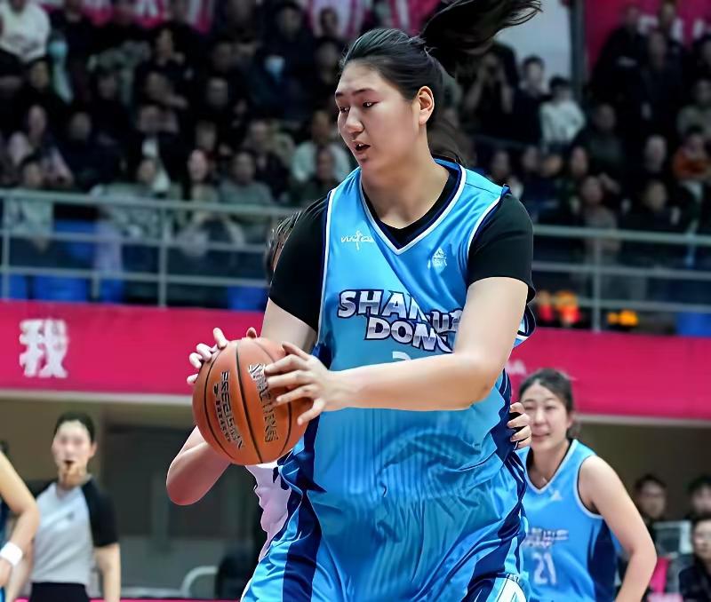 在和山西竹叶青女篮的比赛中，山东赤水河女篮失败了。有人认为是张子宇的水平不行，真