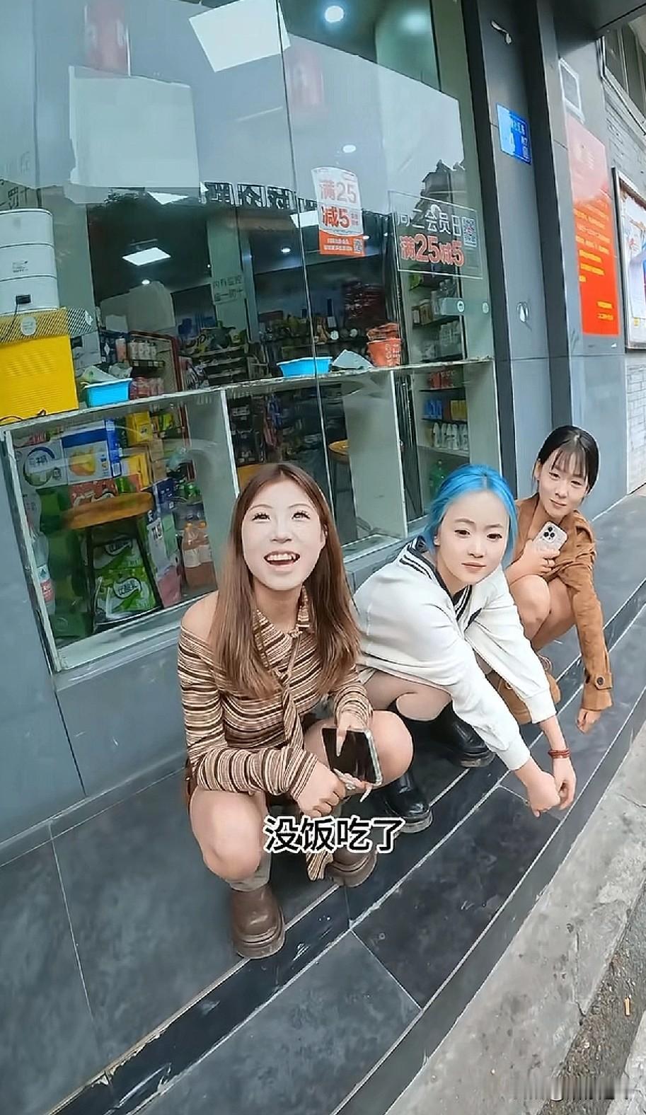 靠钓鱼养活3个“精神小妹”！这哥们真是个热心肠的人啊，3位小妹身无分文饭都吃不