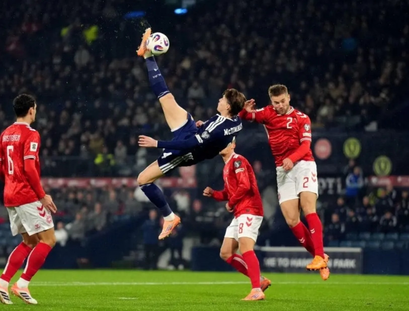 丹麦人真是自己把自己玩出了世界杯，即使是到了90分钟，丹麦队仍然是晋级的一方，但